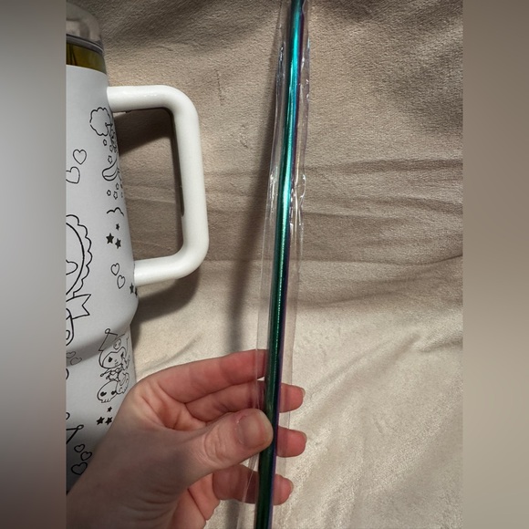 40oz Limited Edition Holographic and White Kuromi Stanley NIB - Picture 11 of 16